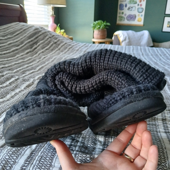 Ugg Classic Cardy Knit Boot - Picture 11 of 12